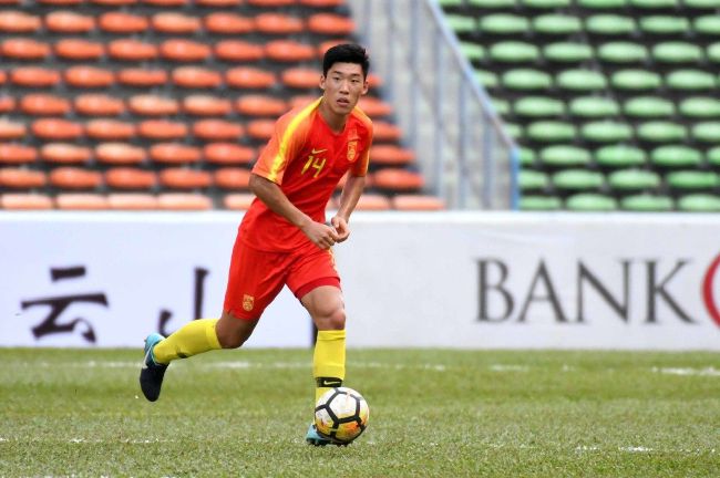 小受公车忘穿内裤被挺进小说